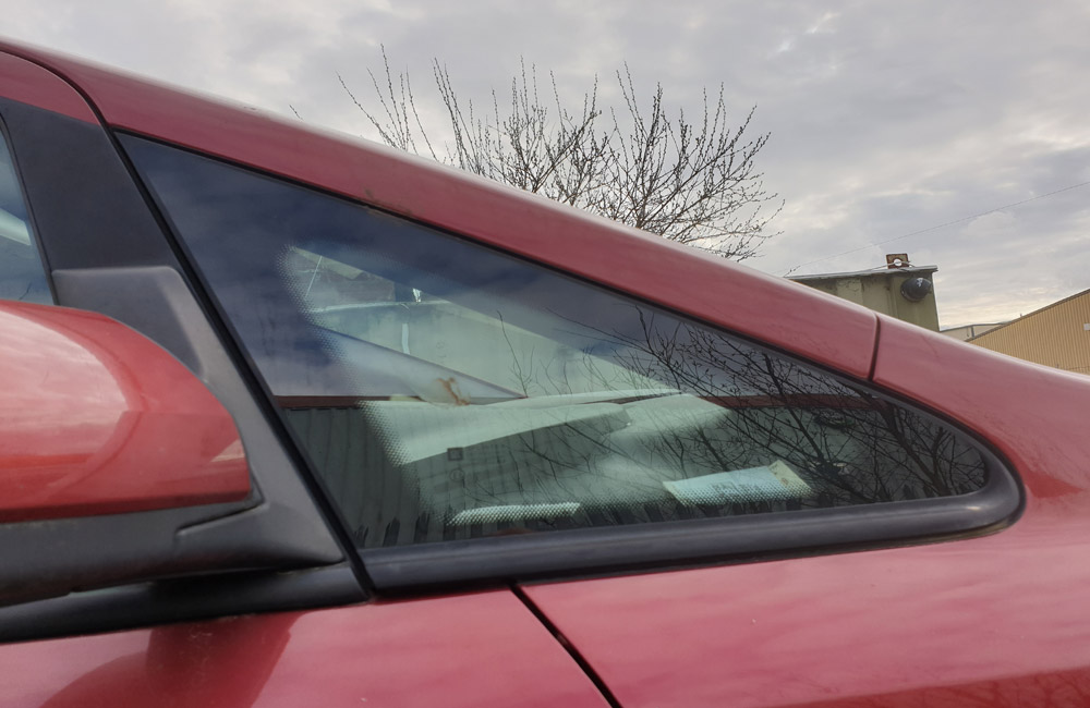 Vauxhall Zafira Club 16V Quarter window glass driver side front